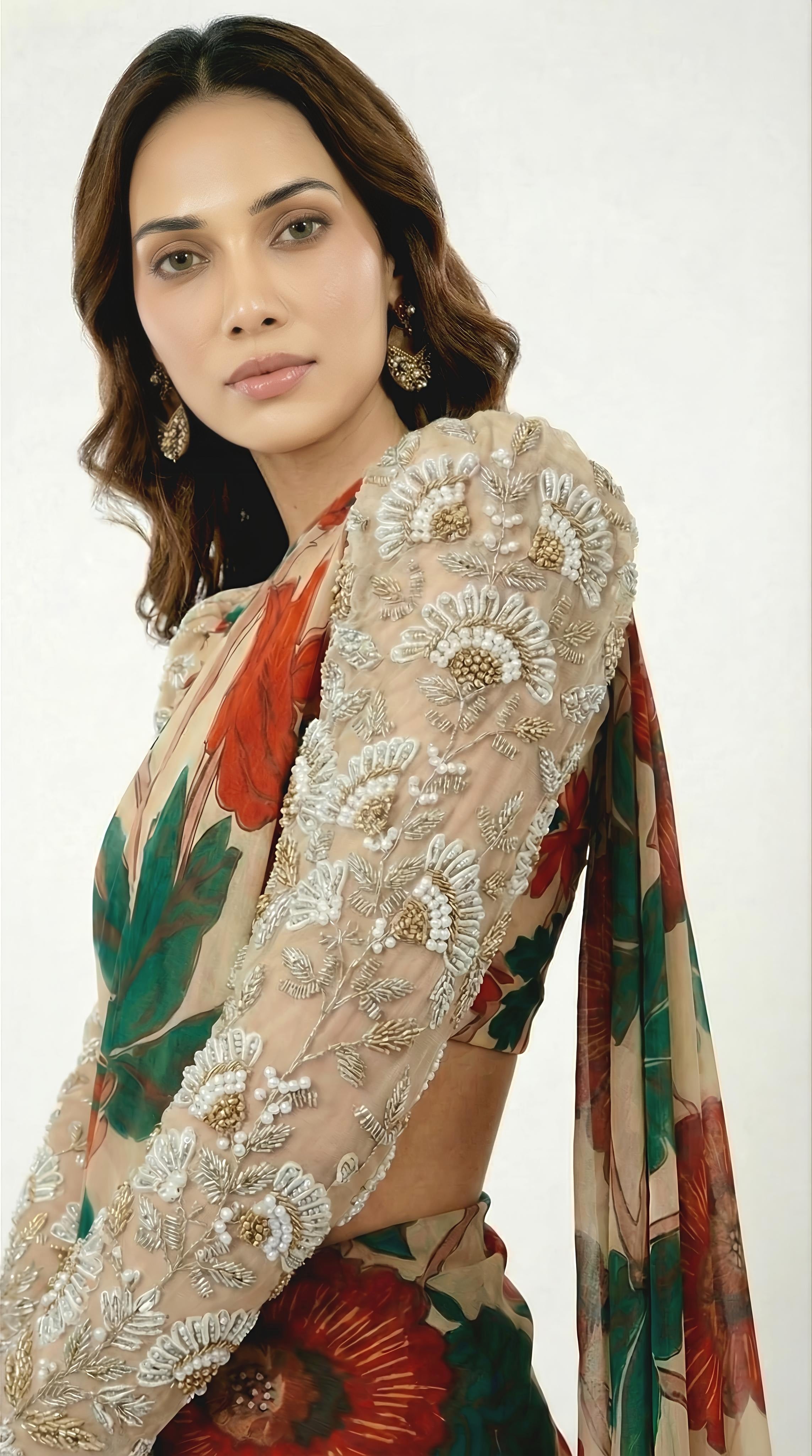 FLORAL_SAREE_-_STYLE_POSE.jpg